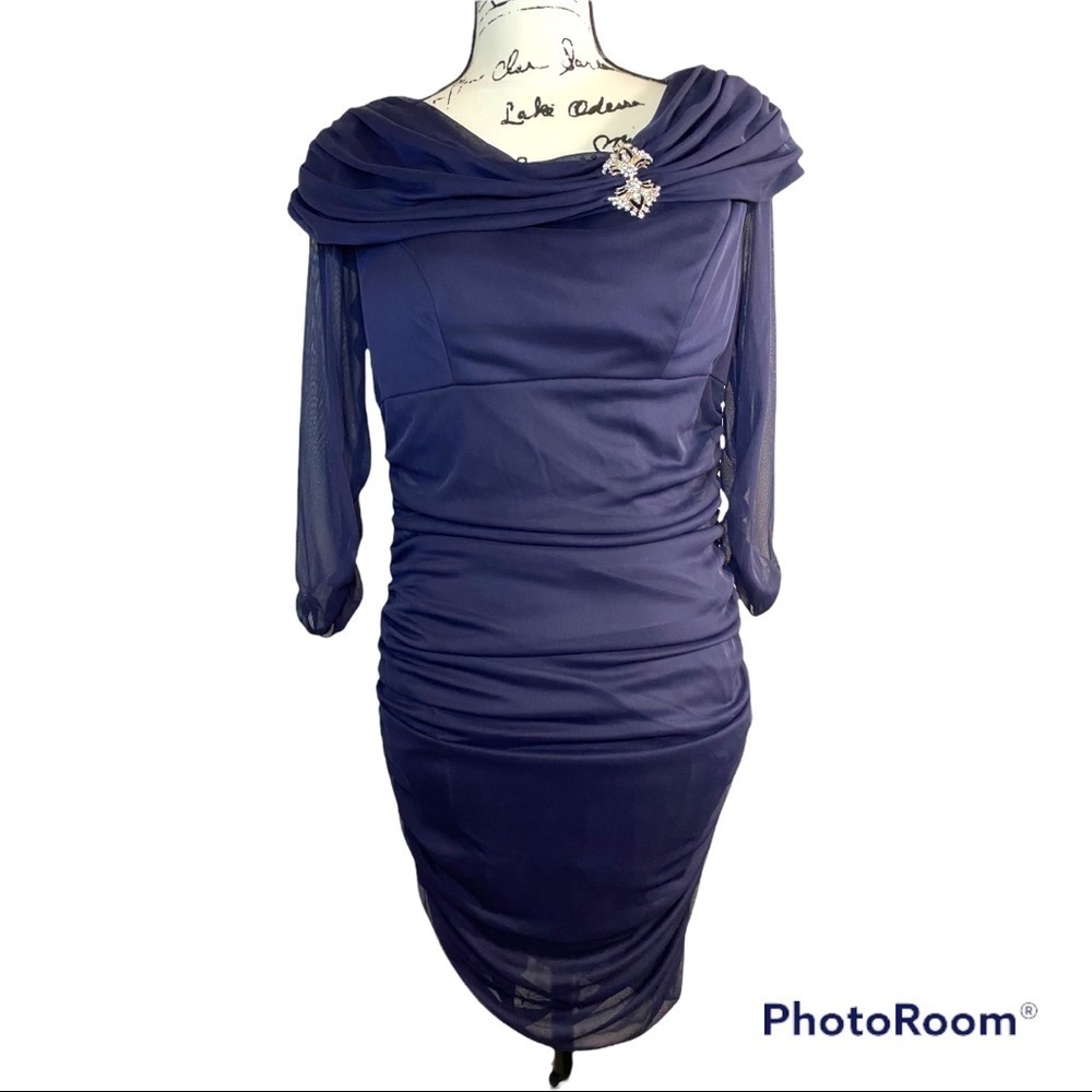 Alex Evening gown petite dark blue dress with rhinestone brooch. Sz 6.  X-07